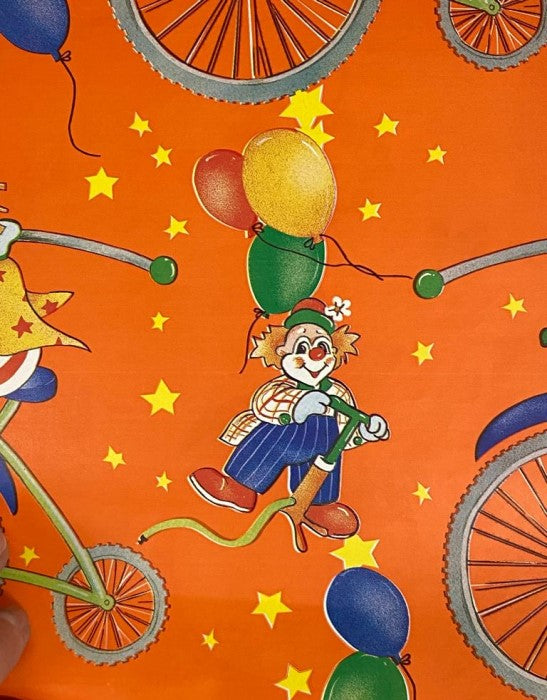 Papel p/Regalo Paquete Payasos naranja c/25 70×49.5cm Colors® Paquete 01