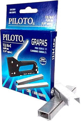 Grapa p/Clavadora Pilot® Corona 10.7mm pata 6mm ¼" c/1000 Fifa® 13/6-C [Caja] 767982007778