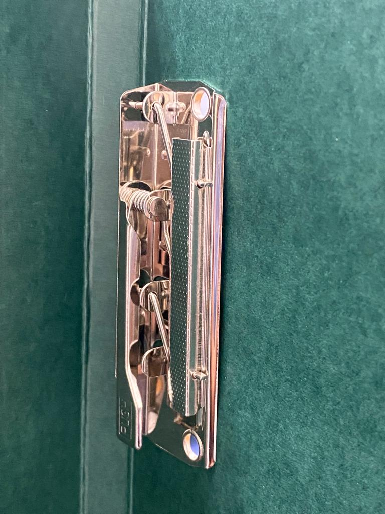 Carpeta Pressboard c/Palanca AccoGrip + Verde Oscuro Carta ACCO® P4781 [Pieza] 7501357047814 2