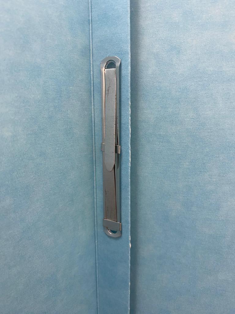 Carpeta Pressboard Broche 8cm ½ CejaAccopres " Azul Claro Carta ACCO® P4553 Pieza 7501357045537 02