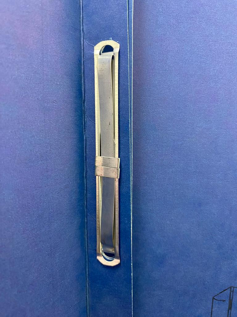 Carpeta Pressboard Broche 8cm ½ CejaAccopres ) Azul Oscuro Oficio ACCO® P4565 Pieza 7501357045650 02