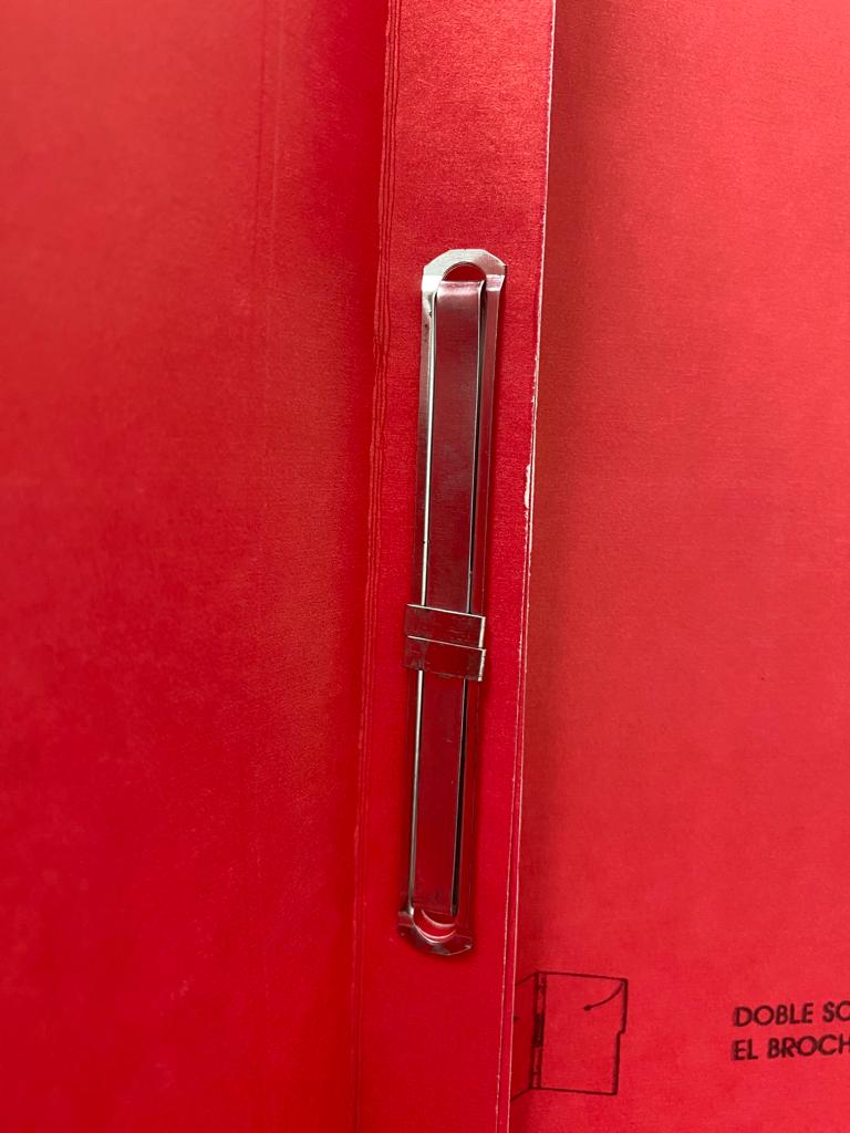 Carpeta Pressboard Broche 8cm ½ CejaAccopres ) Rojo Oficio ACCO® P4568 Pieza 7501357045681 02