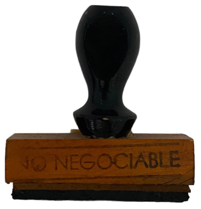 Sello con leyenda de goma simple "NO NEGOCIABLE" 18×72mm Barrilito® 30007 Pieza 02