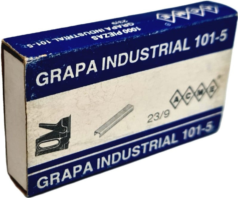 Grapa p/Clavadora Corona 12.7mm Cal.23/9 101-5 pata 8mm 5/16" c/1000 Acme® [Caja] Imagen principal del producto