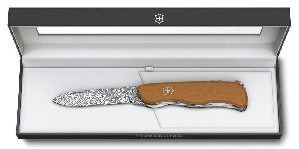 Navaja Limited Edition Picknicker Damascus 111mm Madera 2022 Victorinox® 0.8301.J22 [Pieza] 7611160211910 3