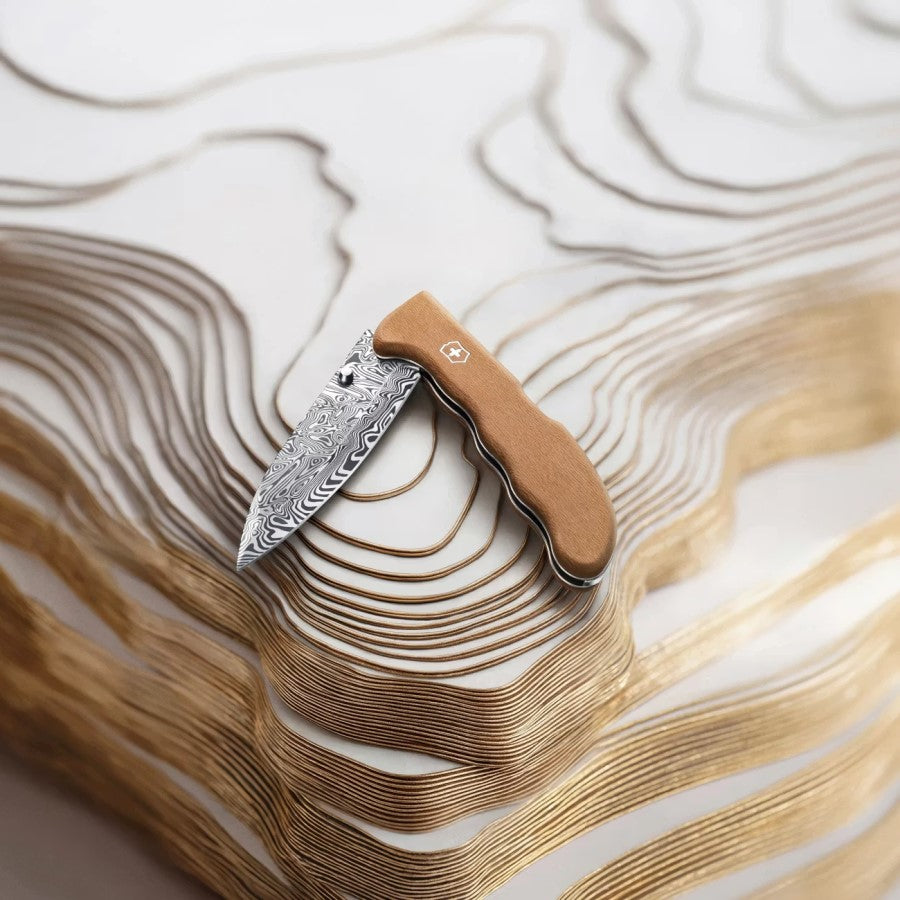 Navaja Limited Edition Evoke Wood Damast 130mm Madera 2026 Victorinox® 0.9410.J26 [Pieza] 7611160287403 10