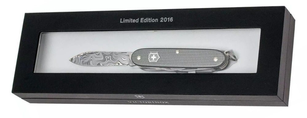 Navaja Limited Edition Pioneer Alox Damascus 93mm Plata 2016 Victorinox® 0.8231.J16 [Pieza] Imagen secundaria del producto