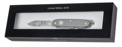 Navaja Limited Edition Pioneer Alox Damascus 93mm Plata 2016 Victorinox® 0.8231.J16 [Pieza] 7611160053954 2