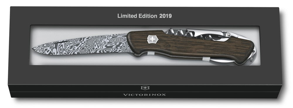 Navaja Limited Edition Wine Máster Damascus 130mm Madera 2019 Victorinox® 0.9701.J19 [Pieza] 7611160063144 2