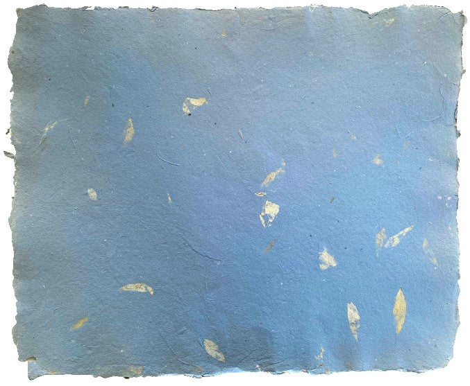 Papel Hecho a Mano c/Hoja Clara Azul Oscuro 50×60cm Nattura® 6401 Hoja 01