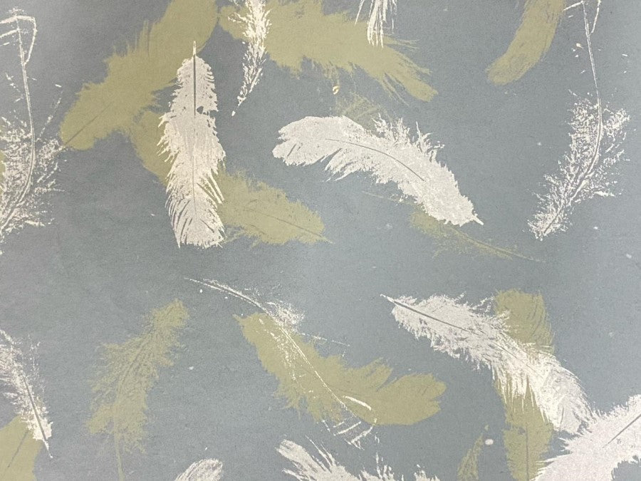 Papel Hecho a Mano Impreso con Plumas Azul 50×60cm Nattura® 406 Hoja 01