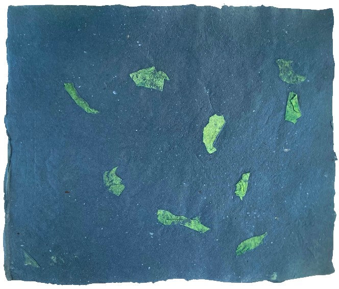 Papel Hecho a Mano c/Tela Verde Claro Azul Oscuro 50×60cm Nattura® 8060 Hoja 01
