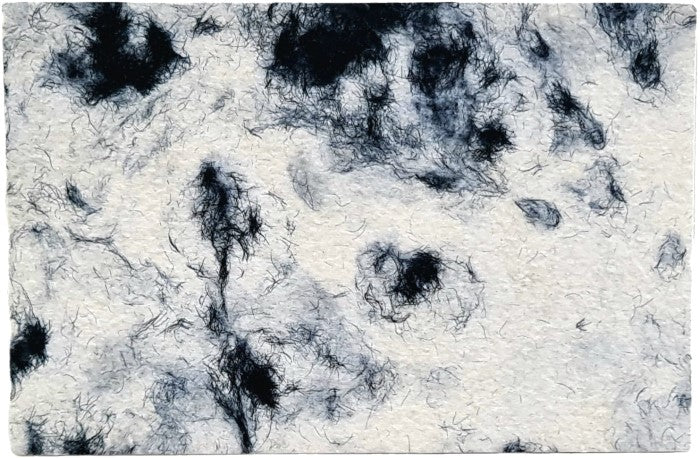 Papel Hecho a Mano Impreso MarmoleadoNegro 40×60cm La Ceiba® Hoja 01