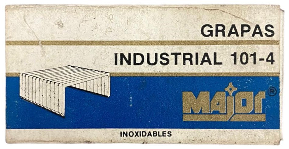 Grapa p/Clavadora Corona 12.7mm Cal.23 101-4 pata 6mm ¼" c/1000 Major G-5019 Pieza 01